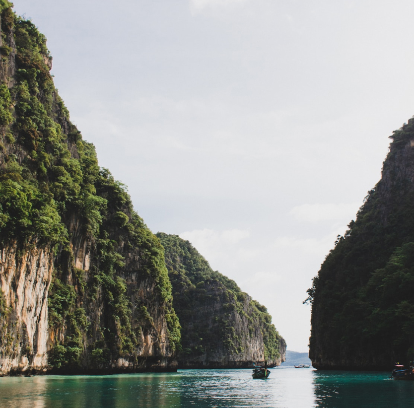 Island trips with longtail boat